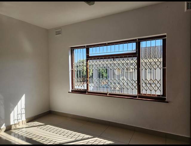 3 BEDROOM PROPERTY TO RENT IN OVERPORT